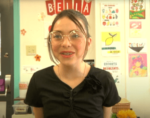 Une actrice à l'école du film Une année pas comme les autres